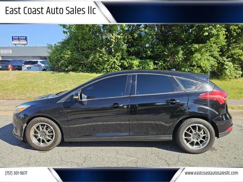 Used 2016 Ford Focus SE FWD image 1