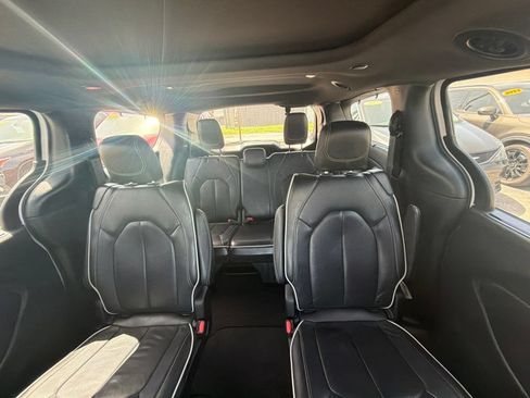 Used 2025 Chrysler Pacifica Limited FWD image 20