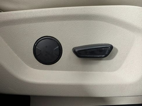 Used 2019 Ford Explorer XLT w/ Equipment Group 202A AWD/4WD image 35