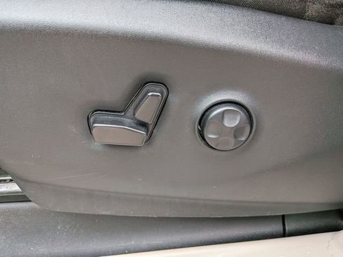 Certified 2023 Chrysler Pacifica Touring-L FWD image 13