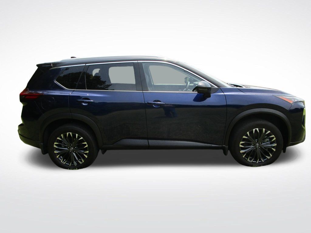 Used 2025 Nissan Rogue SL w/ Tech Package FWD image 9