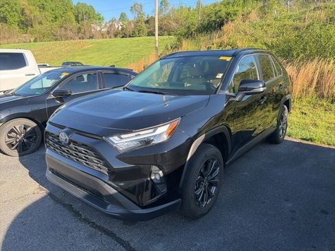 Used 2023 Toyota RAV4 XLE Premium image 1