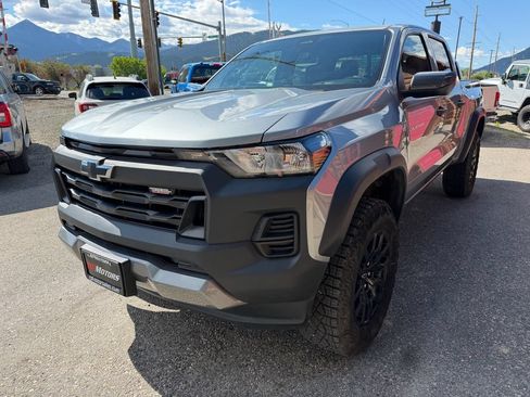 Used 2025 Chevrolet Colorado Trail Boss AWD/4WD image 4