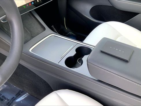 Used 2023 Tesla Model Y Performance image 15