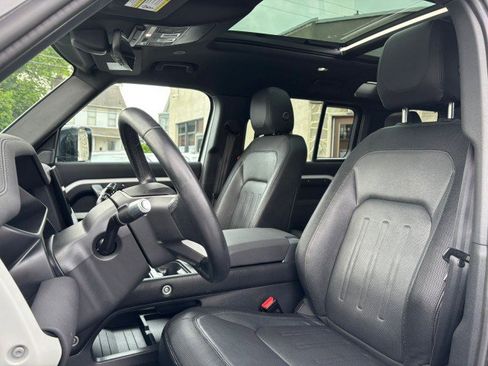 Used 2022 Land Rover Defender 110 X-Dynamic SE image 12