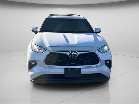 Used 2023 Toyota Highlander XLE image 11