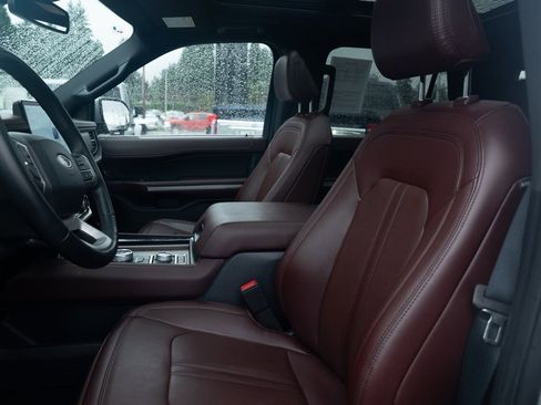Used 2024 Ford Expedition Limited image 19