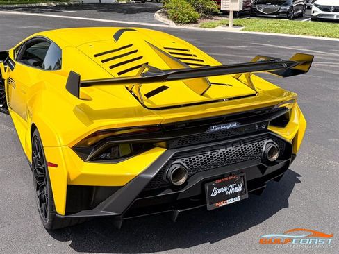 Used 2022 Lamborghini Huracan STO RWD image 44