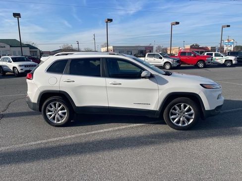 Used 2016 Jeep Cherokee Limited image 8