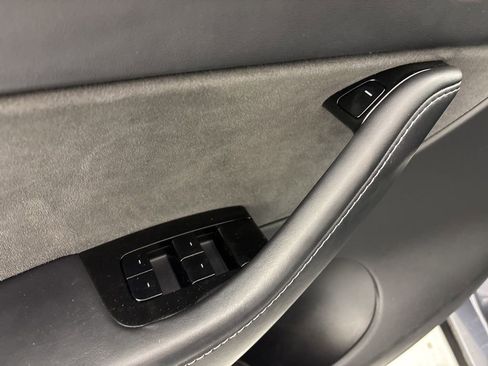 Used 2020 Tesla Model Y Long Range image 24