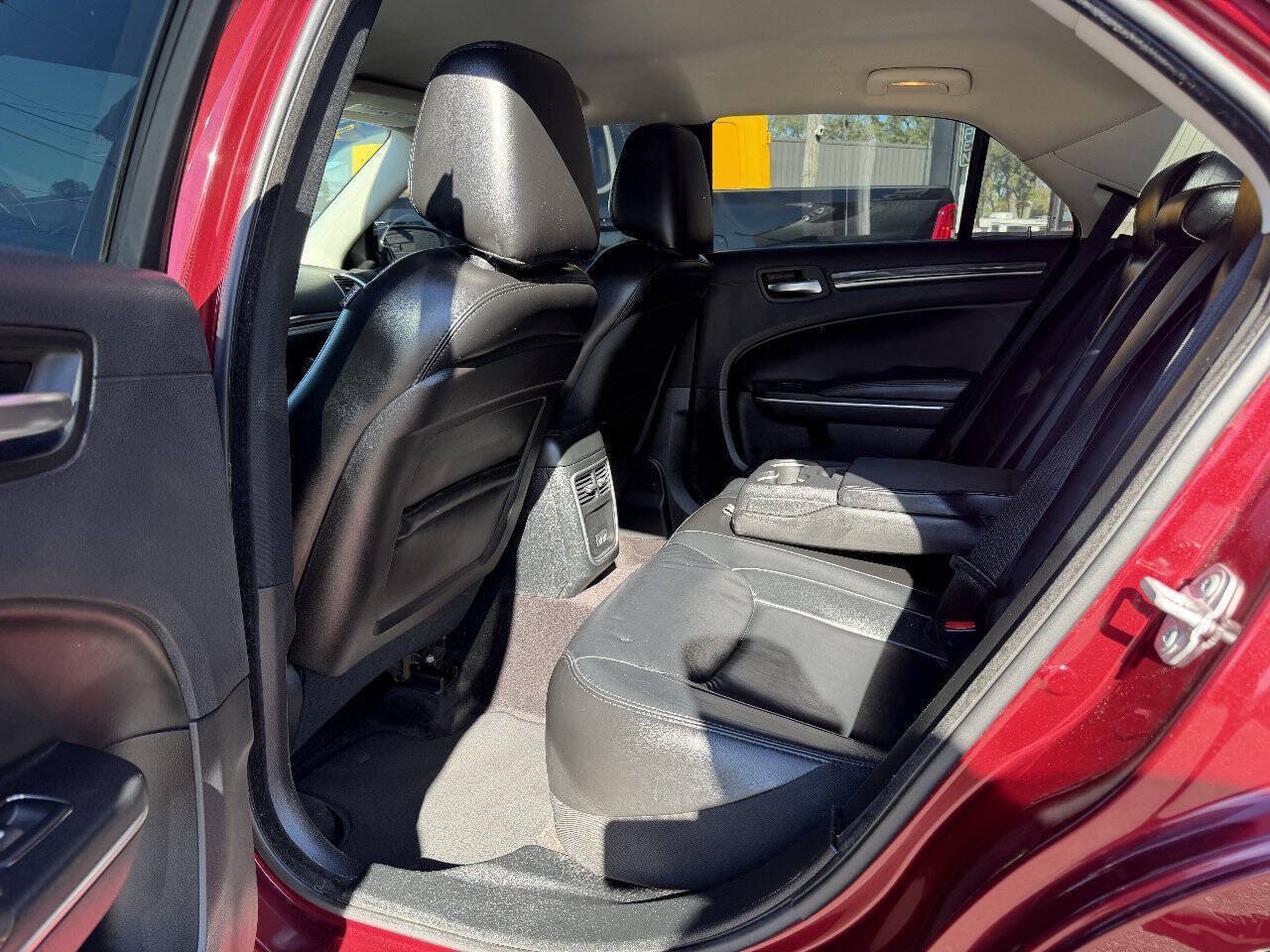 Used 2017 Chrysler 300 Limited RWD image 19