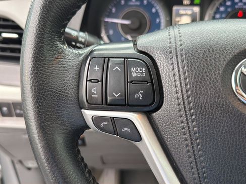 Used 2019 Toyota Sienna XLE Premium FWD image 19