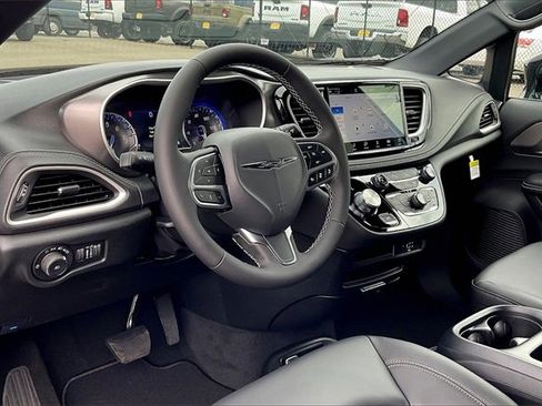 New 2026 Chrysler Pacifica Select image 6