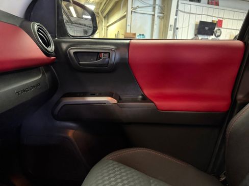 Used 2022 Toyota Tacoma SR5 image 33