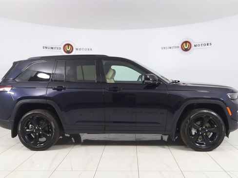 Used 2024 Jeep Grand Cherokee Limited w/ Luxury Tech Group II image 2