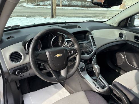 Used 2014 Chevrolet Cruze LS image 12