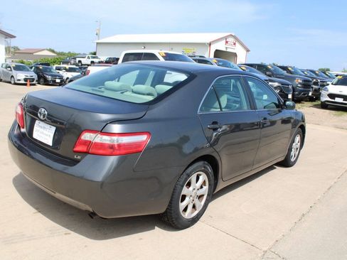 Used 2009 Toyota Camry LE FWD image 8