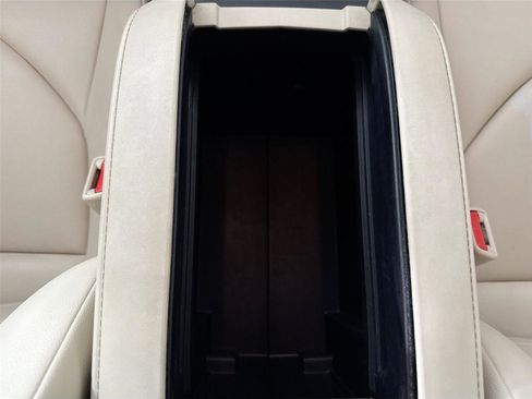 Certified 2024 Toyota Highlander XLE FWD image 36