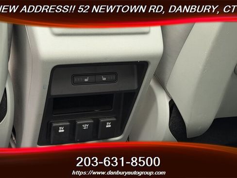 Used 2017 Land Rover Discovery Sport HSE Luxury AWD/4WD image 31