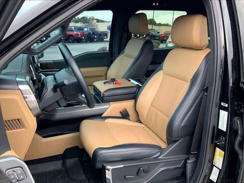 Used 2023 Ford F150 Lariat w/ Trailer Tow Package image 8