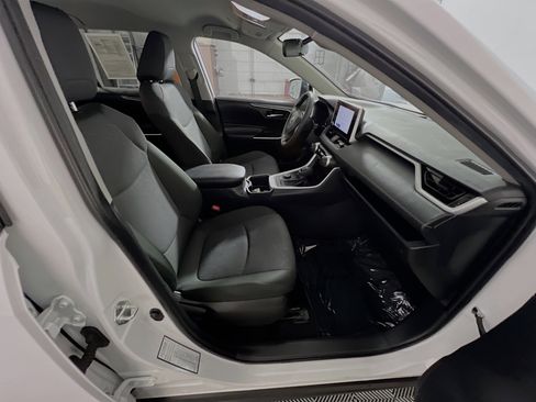 Used 2025 Toyota RAV4 XLE image 31