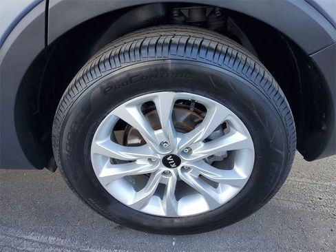 Used 2020 Kia Telluride LX image 32