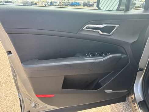 Used 2024 Kia Sportage LX AWD/4WD image 10