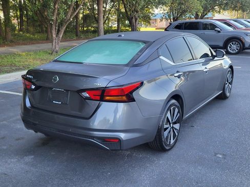 Used 2022 Nissan Altima 2.5 SV FWD image 2