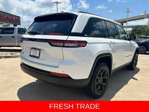 Used 2024 Jeep Grand Cherokee Altitude AWD/4WD image 13