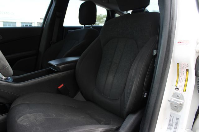 Used 2015 Chrysler 200 Limited FWD image 16