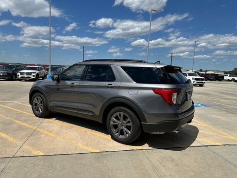 Used 2023 Ford Explorer XLT w/ Equipment Group 202A AWD/4WD image 5