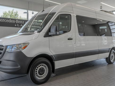 Used 2025 Mercedes-Benz Sprinter 2500 image 3