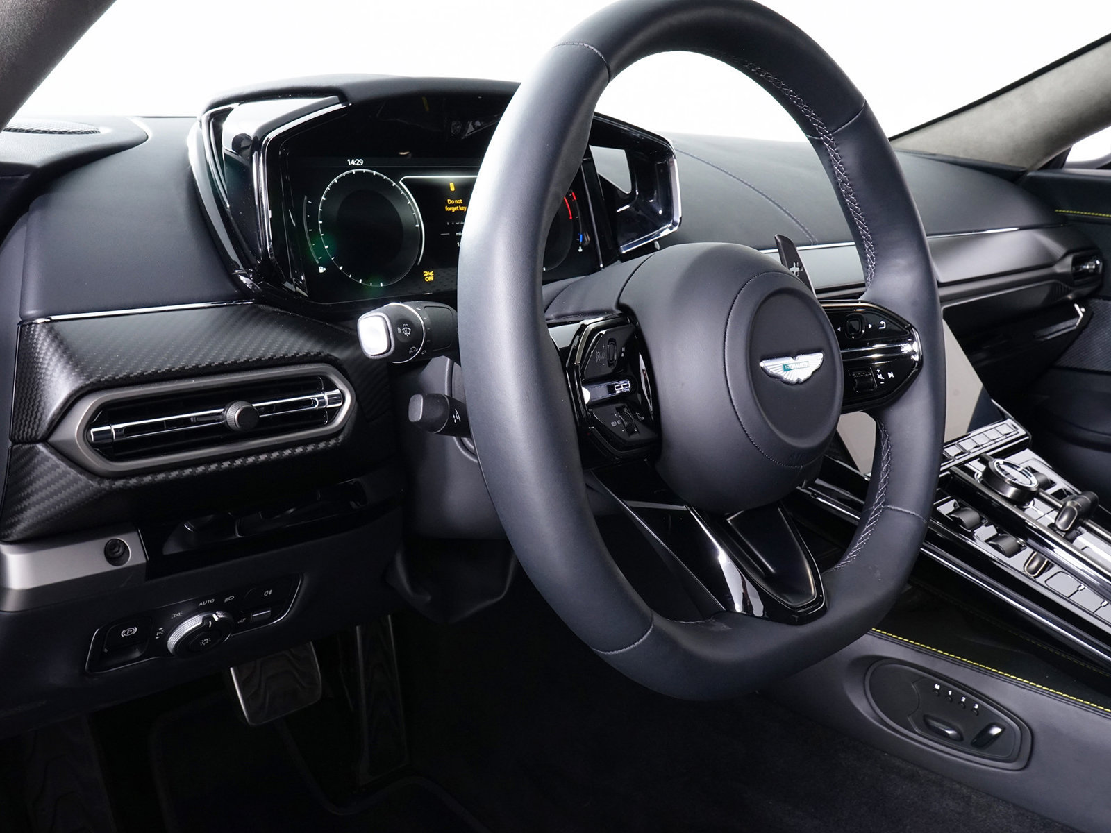 Used 2026 Aston Martin V8 Vantage Coupe RWD image 4