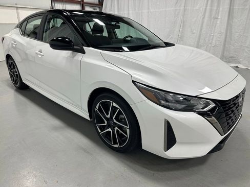 Used 2024 Nissan Sentra SR image 1