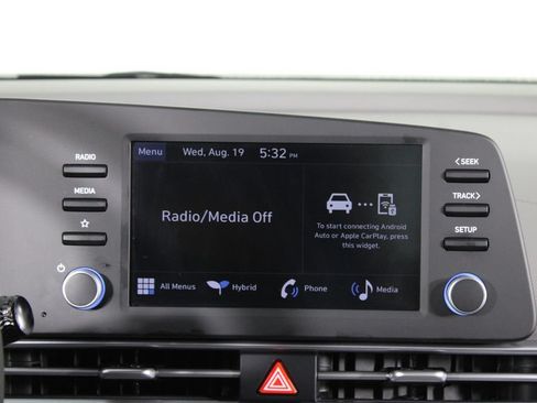 Certified 2026 Hyundai Elantra Hybrid FWD image 9