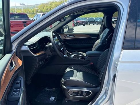 New 2026 Jeep Grand Cherokee Summit AWD/4WD image 16