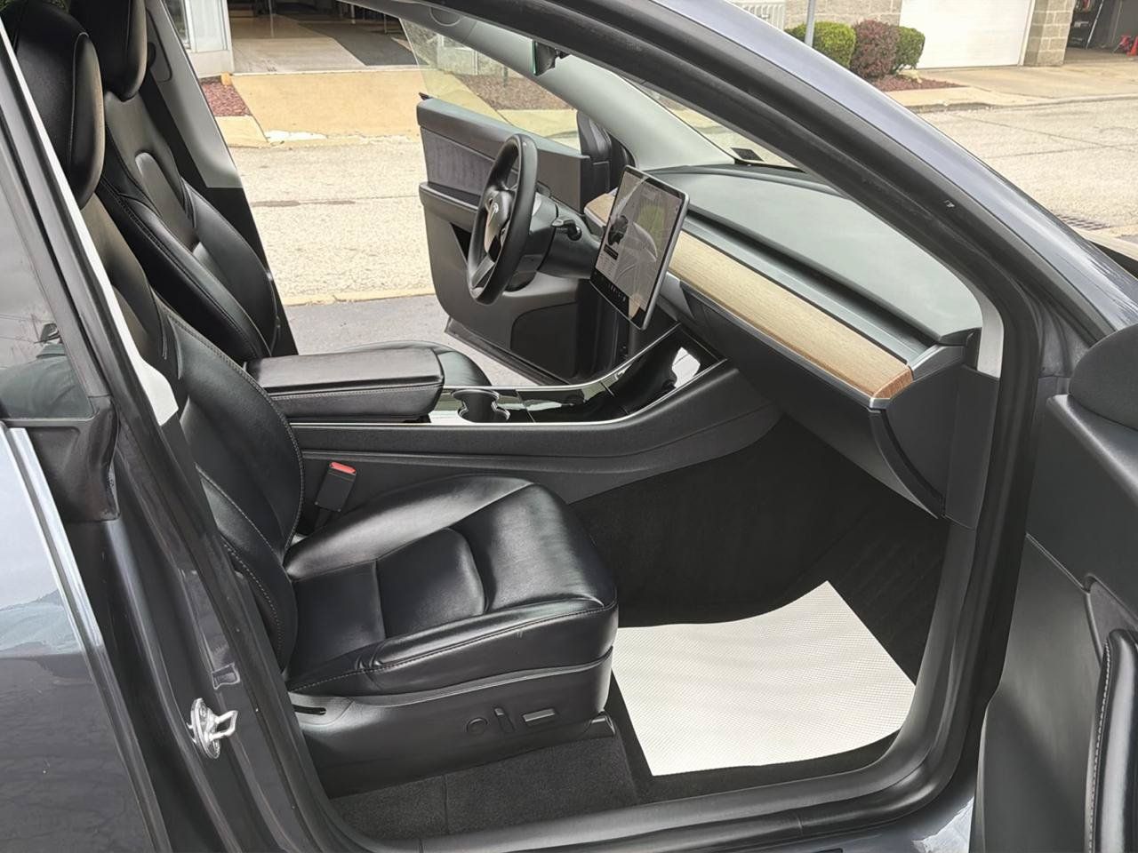 Used 2020 Tesla Model Y Long Range AWD/4WD image 25