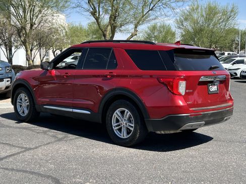 Used 2020 Ford Explorer XLT w/ Equipment Group 202A RWD image 3