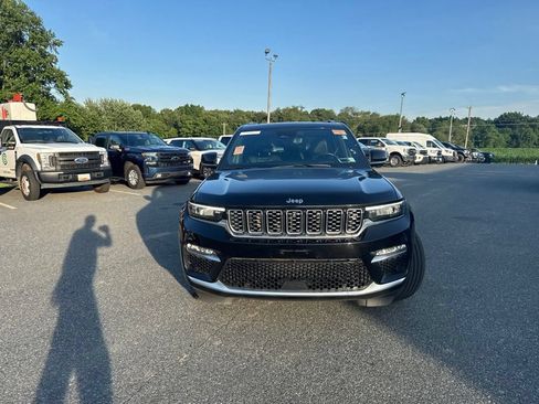 Used 2023 Jeep Grand Cherokee Summit AWD/4WD image 2