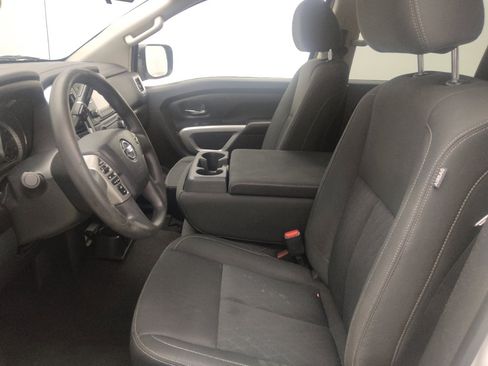 Used 2018 Nissan Titan SV image 17
