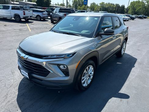 Used 2024 Chevrolet TrailBlazer LS w/ LS Convenience Package FWD image 3