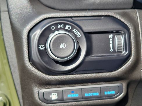 Used 2023 Jeep Wrangler Unlimited Sahara w/ Safety Group AWD/4WD image 23