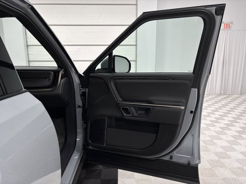 Used 2022 Rivian R1S Launch Edition image 18