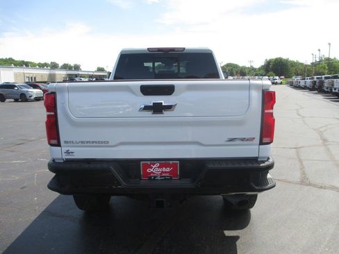 Used 2025 Chevrolet Silverado 2500 ZR2 w/ Technology Package AWD/4WD image 7
