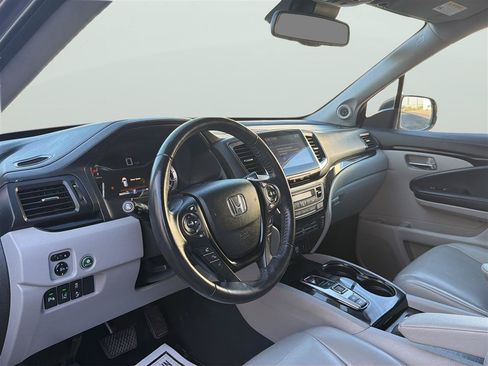 Used 2018 Honda Pilot Touring image 11