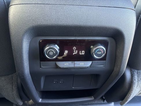New 2026 Chevrolet Traverse LT w/ Midnight/Sport Edition FWD image 39