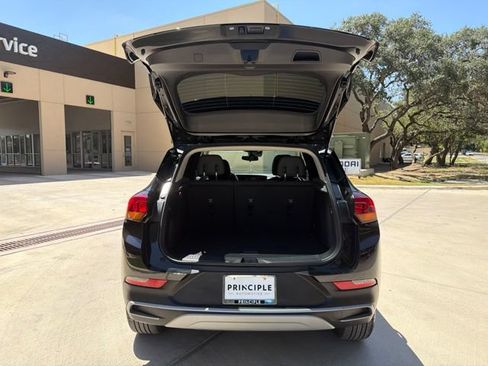 Used 2025 Buick Encore GX Preferred FWD image 4