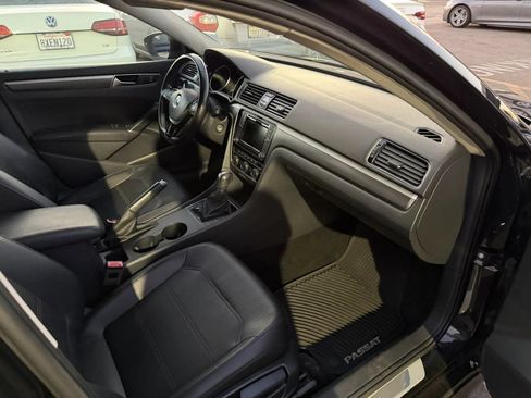 Used 2017 Volkswagen Passat 1.8T R-Line w/ R-Line Lighting Package FWD image 12