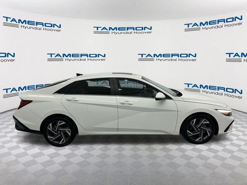 Used 2025 Hyundai Elantra SEL FWD image 6