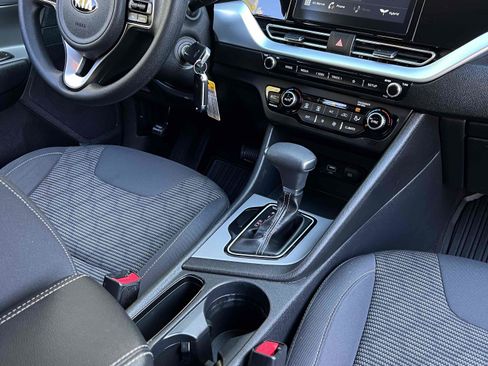 Used 2020 Kia Niro LX FWD image 37